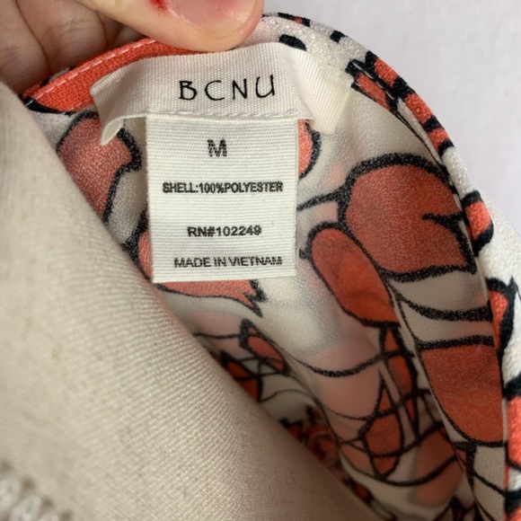 BCNU floral cropped top - Picture 4 of 4